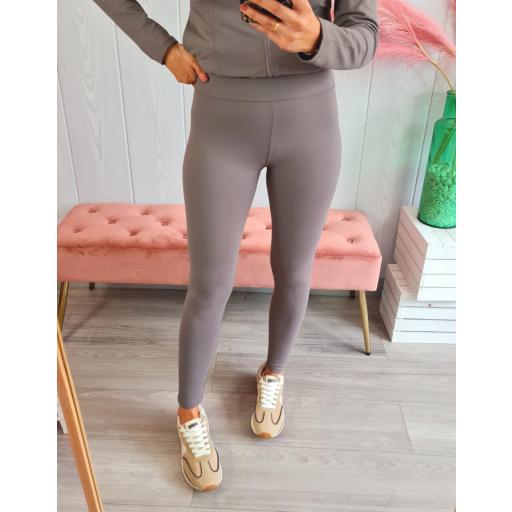 Conjunto Deportivo Taupe [3]