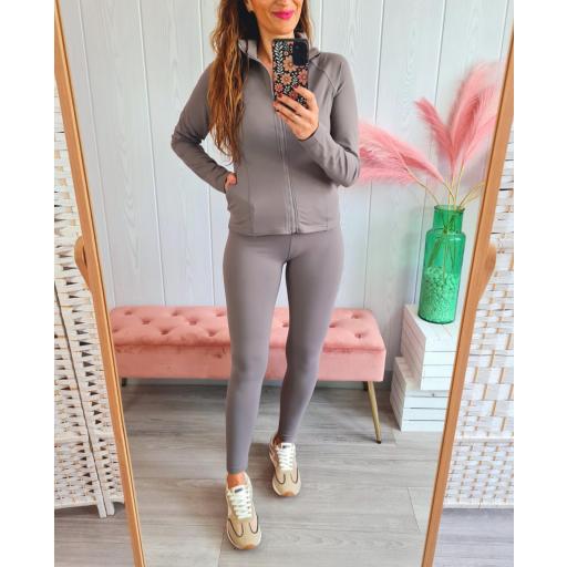 Conjunto Deportivo Taupe [0]