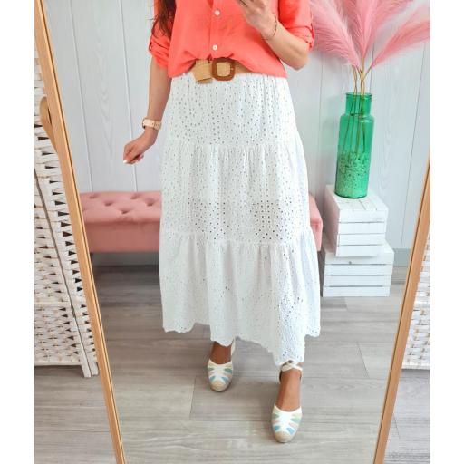 Falda Blanca Perforada [1]