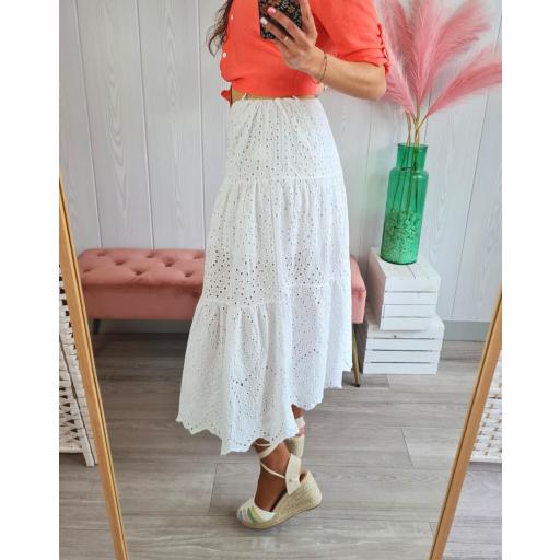 Falda Blanca Perforada [3]