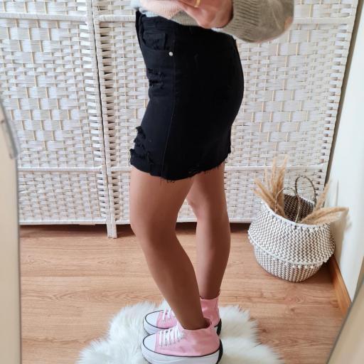 Falda Mini Negra [2]