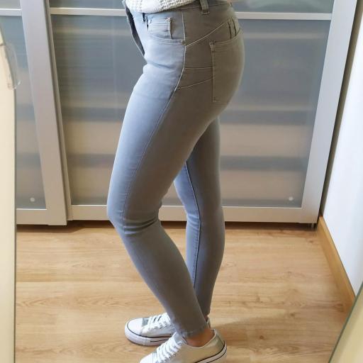 Jeans Adriana Grises [2]