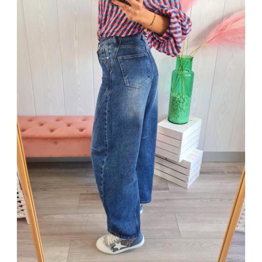 Jeans Barrel Asimétricos [3]