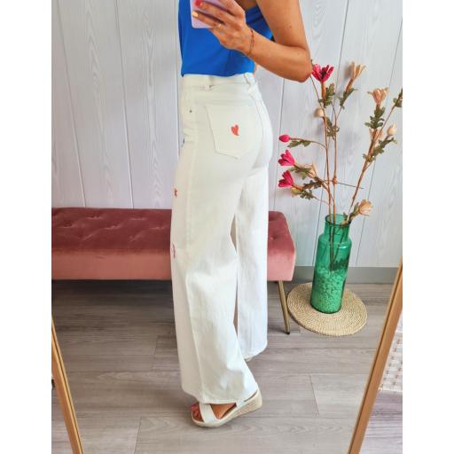 Jeans Blancos Bordados [3]