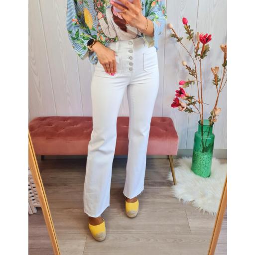 Jeans Blancos Desflecados [1]