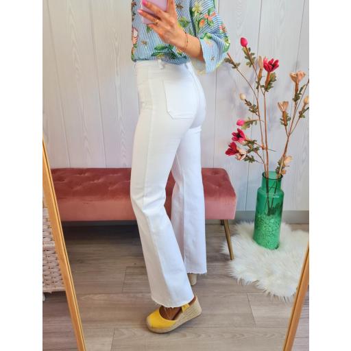 Jeans Blancos Desflecados [2]