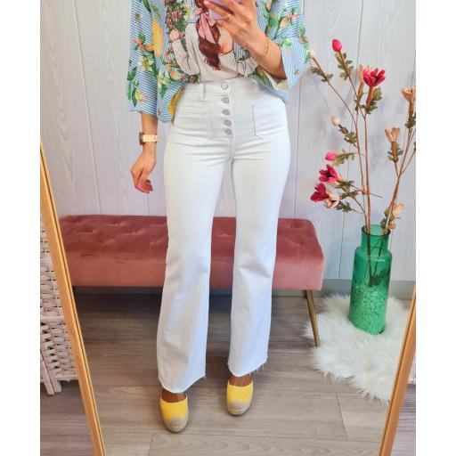 Jeans Blancos Desflecados [3]