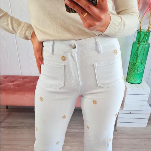 Jeans Blancos Bordados [1]