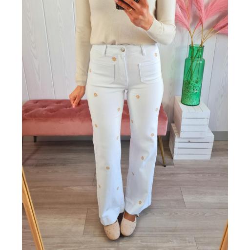 Jeans Blancos Bordados [2]