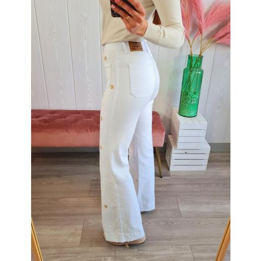 Jeans Blancos Bordados [3]