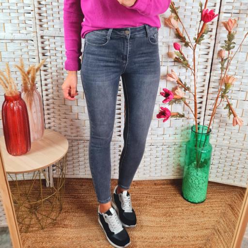 Jeans Denim Grises [3]