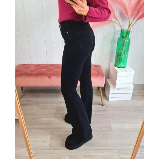 Jeans Flare Negros [2]