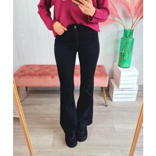 Jeans Flare Negros [3]