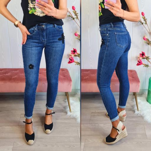 Jeans Flores Negras