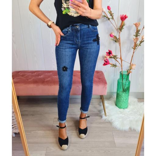 Jeans Flores Negras [2]