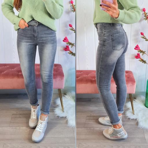 Jeans Grises Desgastados