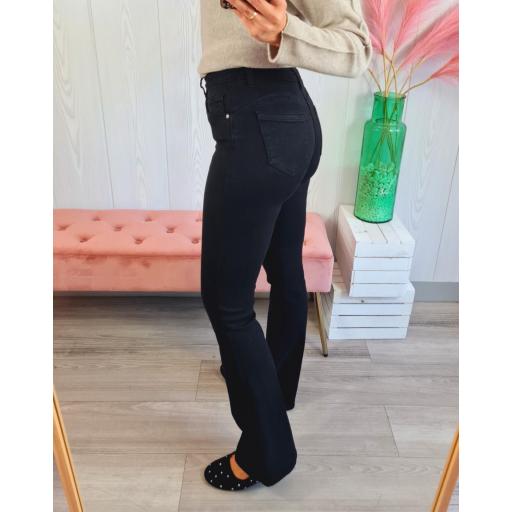 Jeans Lucía Negros Faja [2]