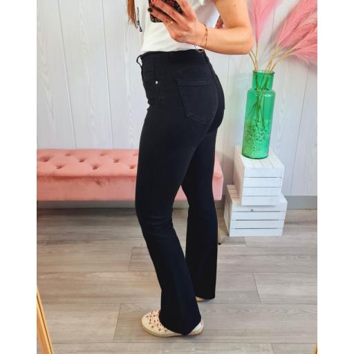 Jeans Lucía Negros Faja [3]