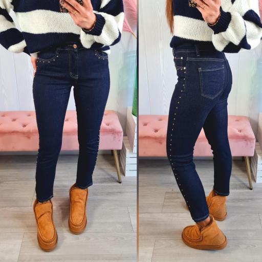 Jeans Mom-Fit Tachas