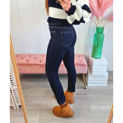 Jeans Mom-Fit Tachas [2]