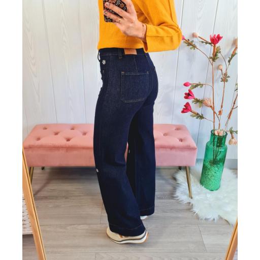 Jeans Oscuros Bordados [2]
