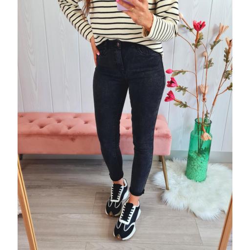 Jeans Sabrina Negros [1]