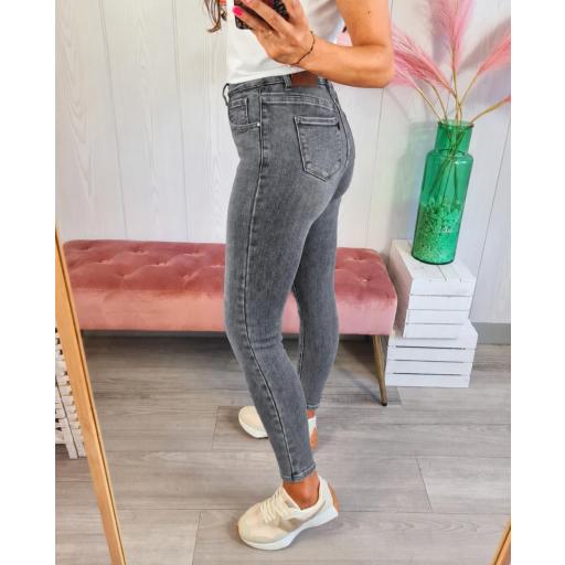 Jeans Silvia Gris Faja [3]