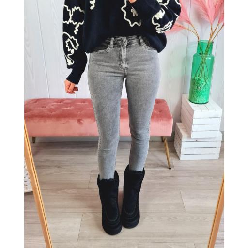 Jeans Skinny Grises [3]