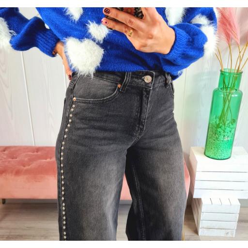 Pantalón Gris Oscuro Tachas [2]