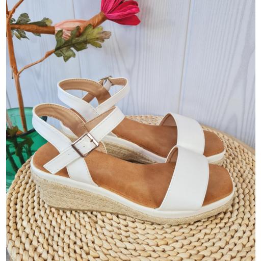 Sandalias Blancas [2]