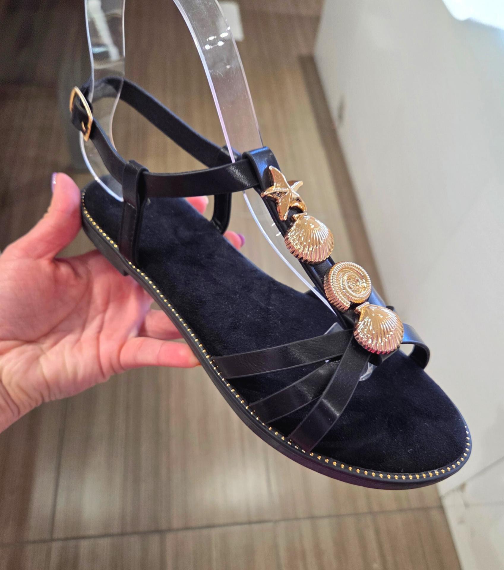 Sandalias Negras Conchas