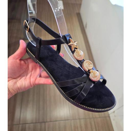Sandalias Negras Conchas