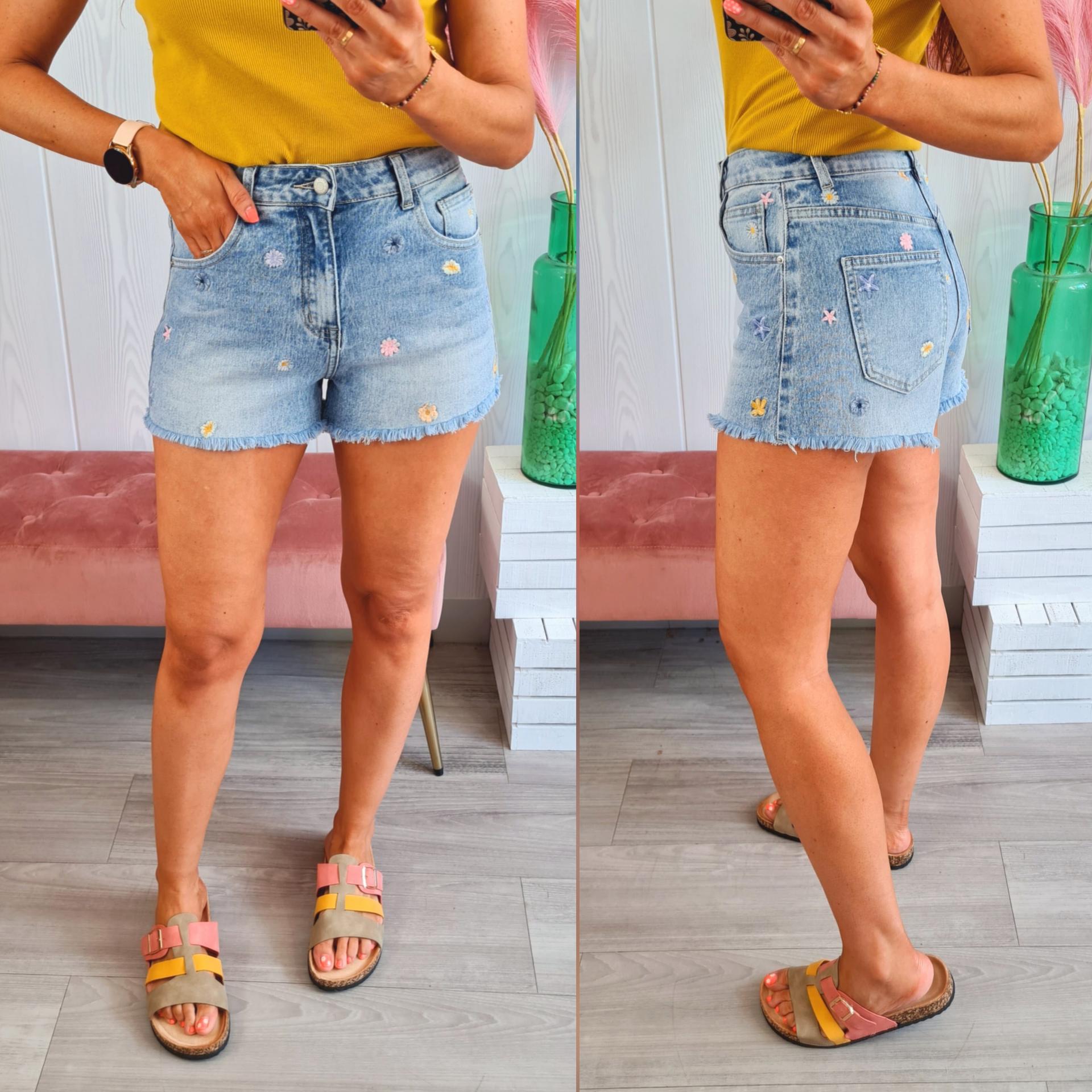 Short Dibujos Bordados