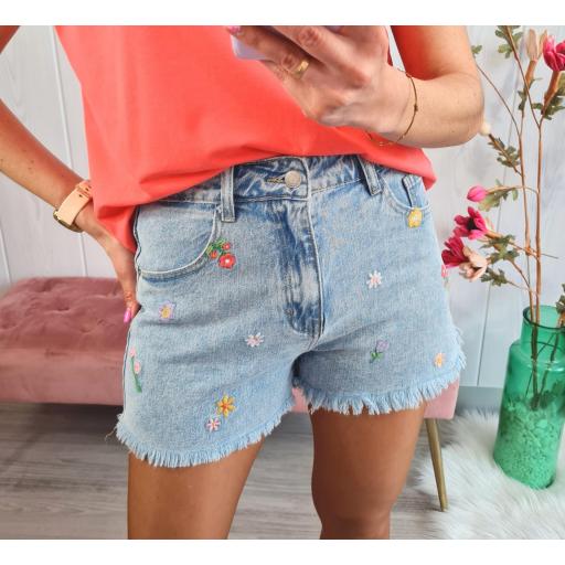 Short Flores Bordadas [1]