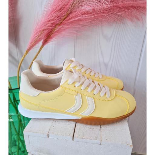 Zapatillas Amarillas [2]