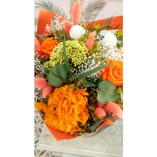 Ramo de Flores Secas y Preservadas en Tonos Naranja [1]