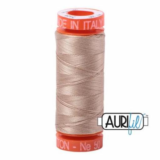 Hilo Aurifil 50 crema 2326 - 200 m