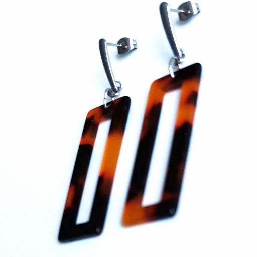 Pendientes rectangulares  de acero y resina en tonos marrones y negros [2]
