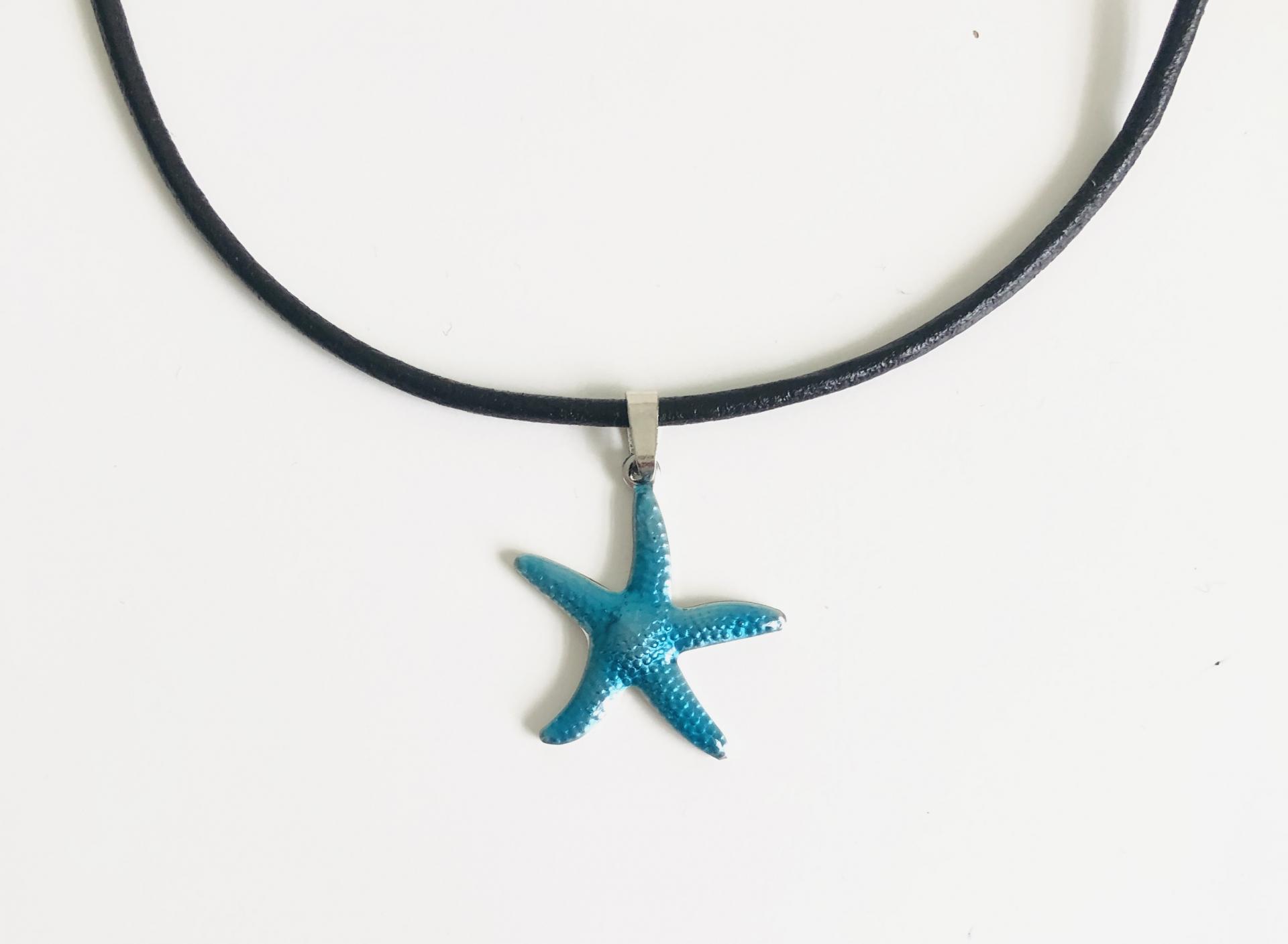 Colgante con estrella de mar color turquesa