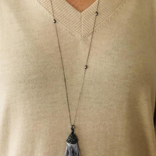 Collar de plata con cascada de hilos de seda color marengo y circonitas [2]