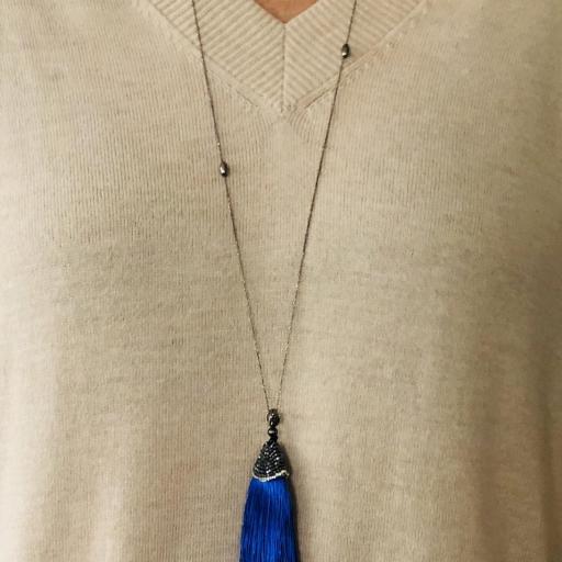 Collar de plata con cascada de hilos de seda azules y circonitas [1]