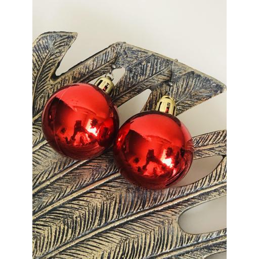 Pendientes bola de navidad  en rojo brillante 25 mm
