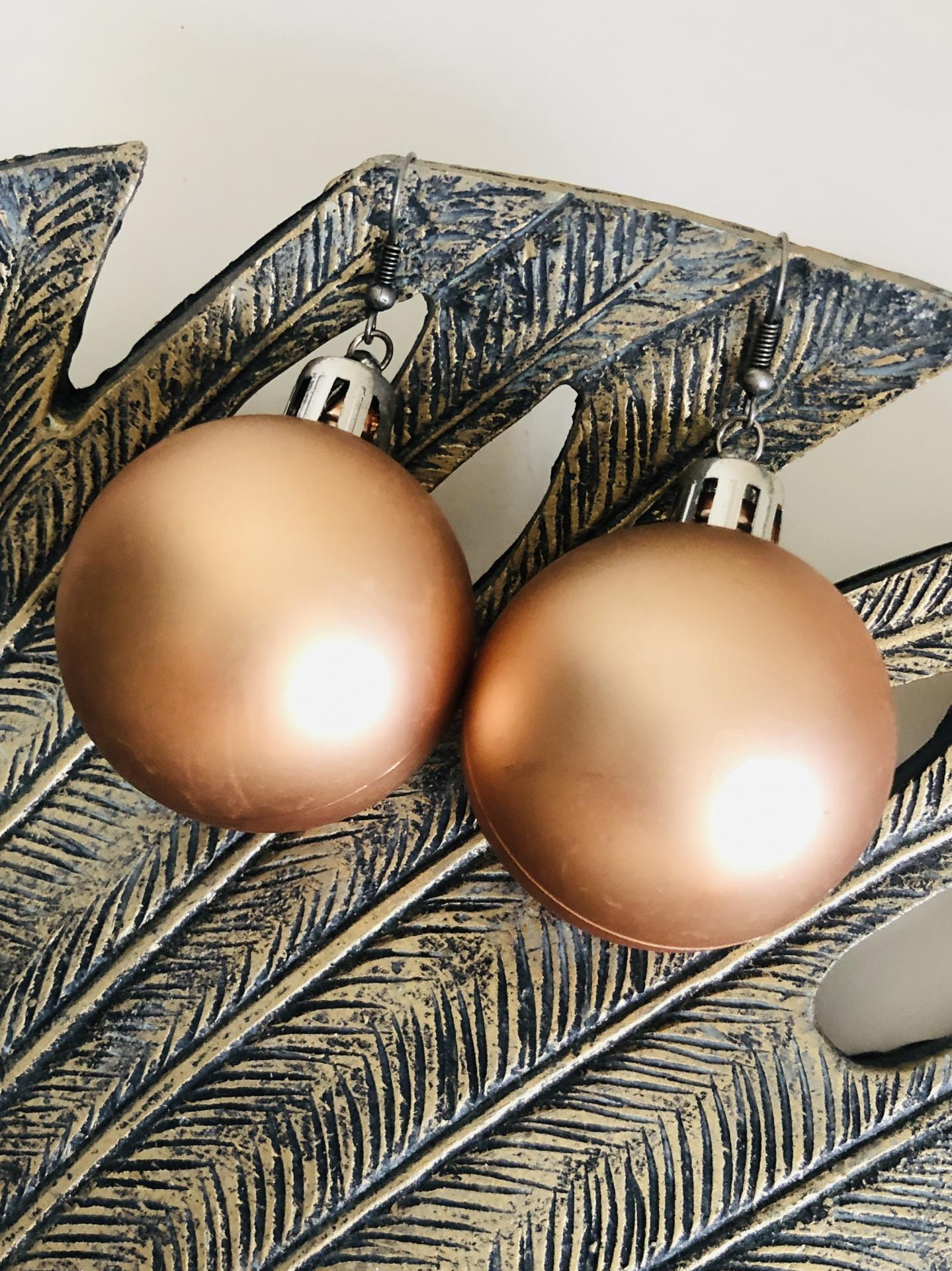 Pendientes bola de navidad  en  cobre brillo o mate 40 mm