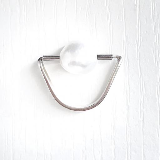Anillo  de plata triangular con perla  [0]