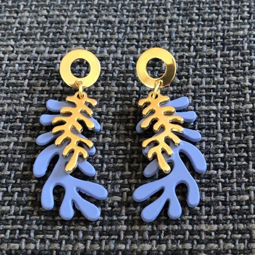 Pendientes con forma de coral en color azul y dorado [0]