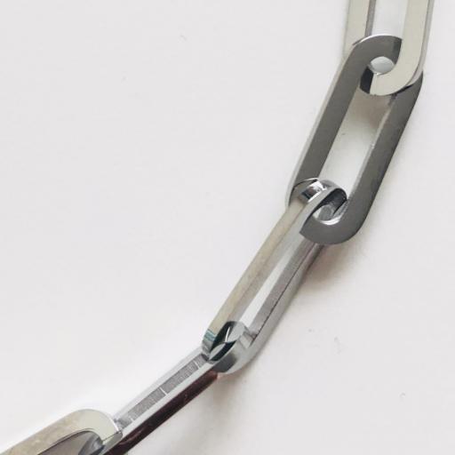 Gargantilla o cadena de acero con eslabones plateados [1]