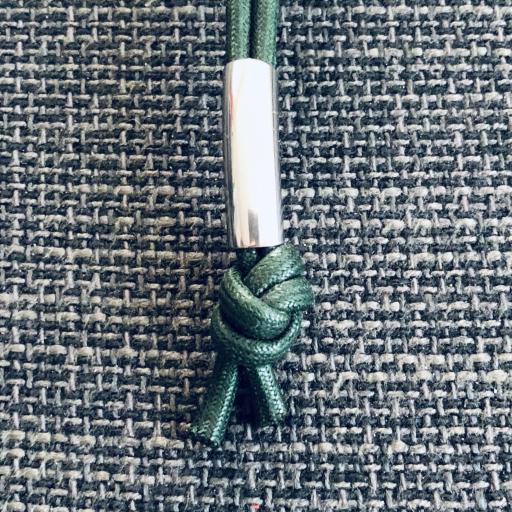 Llavero con tubo ovalado color verde [1]