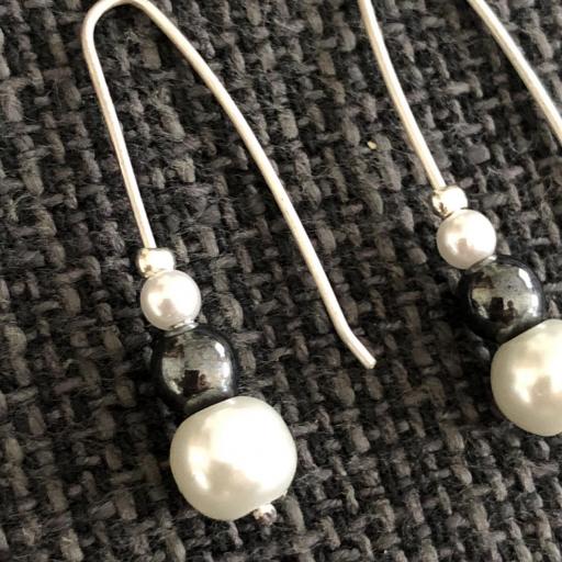 Pendientes de plata con perlas de cristal en blanco y negro [1]