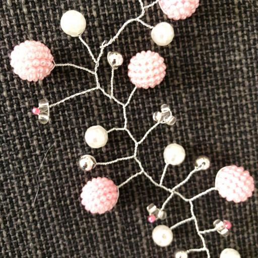 Tocado en rama con perlas ,moras rosadas perladas y bolas plateadas [1]