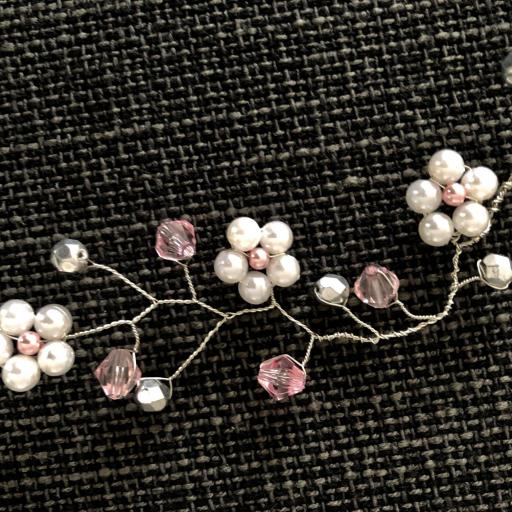 Tocado en rama con flores de perlas y bolas rosadas y plateadas [1]